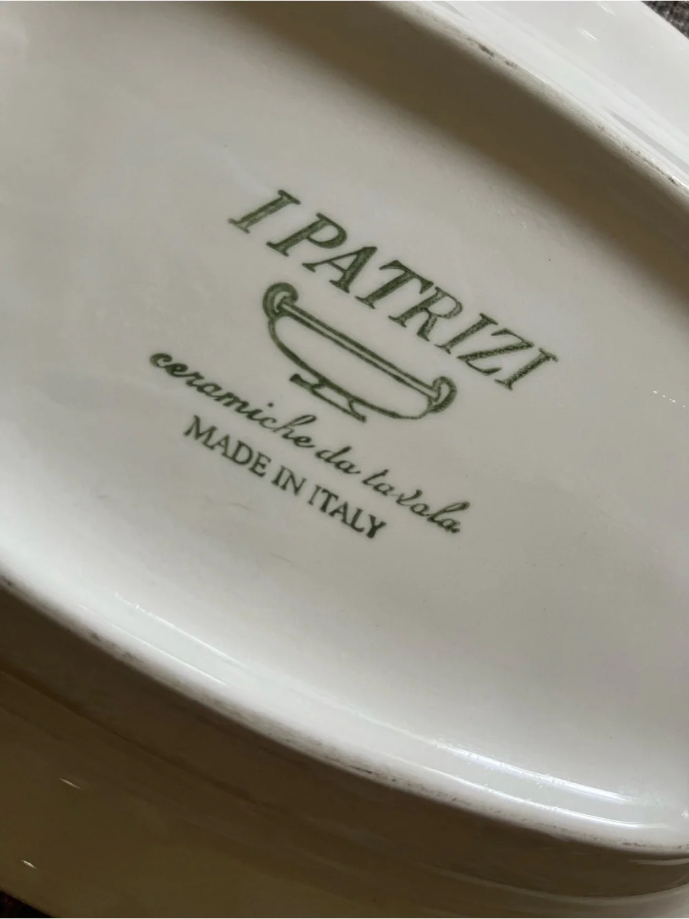 I Patrizi Ceramiche da Tavola Green Poinsettia Embossed Serving Dish Italy 12x9”